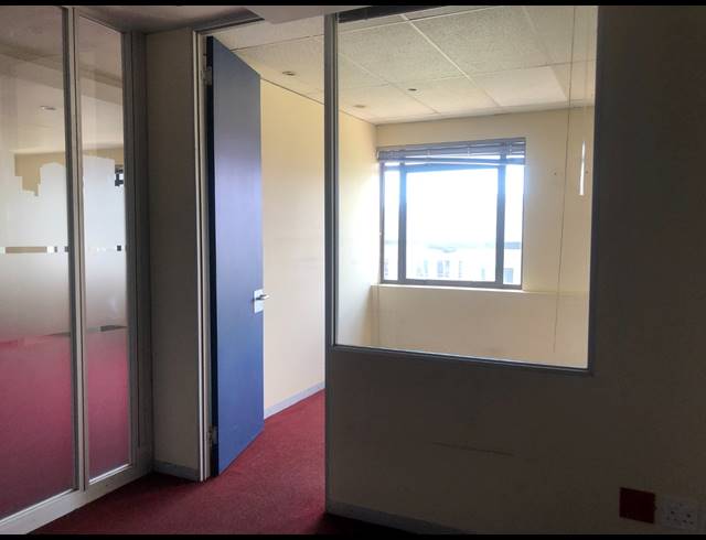 389M² OFFICE TO LET IN HYDE PARK